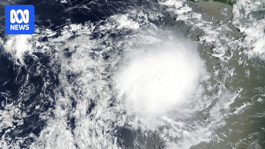 WA Braces for Extreme Christmas Heat as Cyclone Threatens