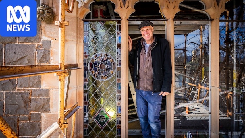 Tasmania's master stained glass craftsman retires after 50 years of restoration