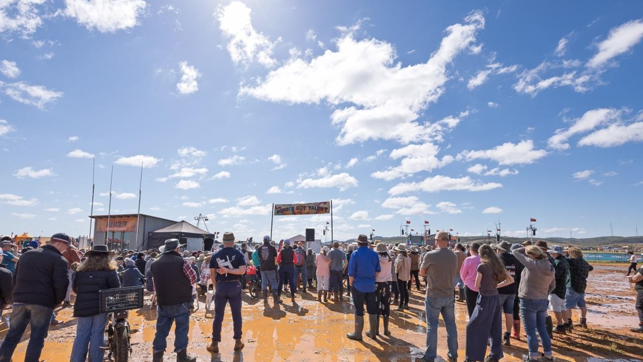 Mundi Mundi Bash reopens to day-trippers after record rain chaos